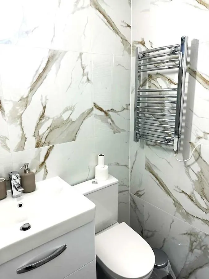 Stylish Apartment At Carlton Grove London
