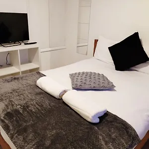 Cosy Near E1 Holiday home